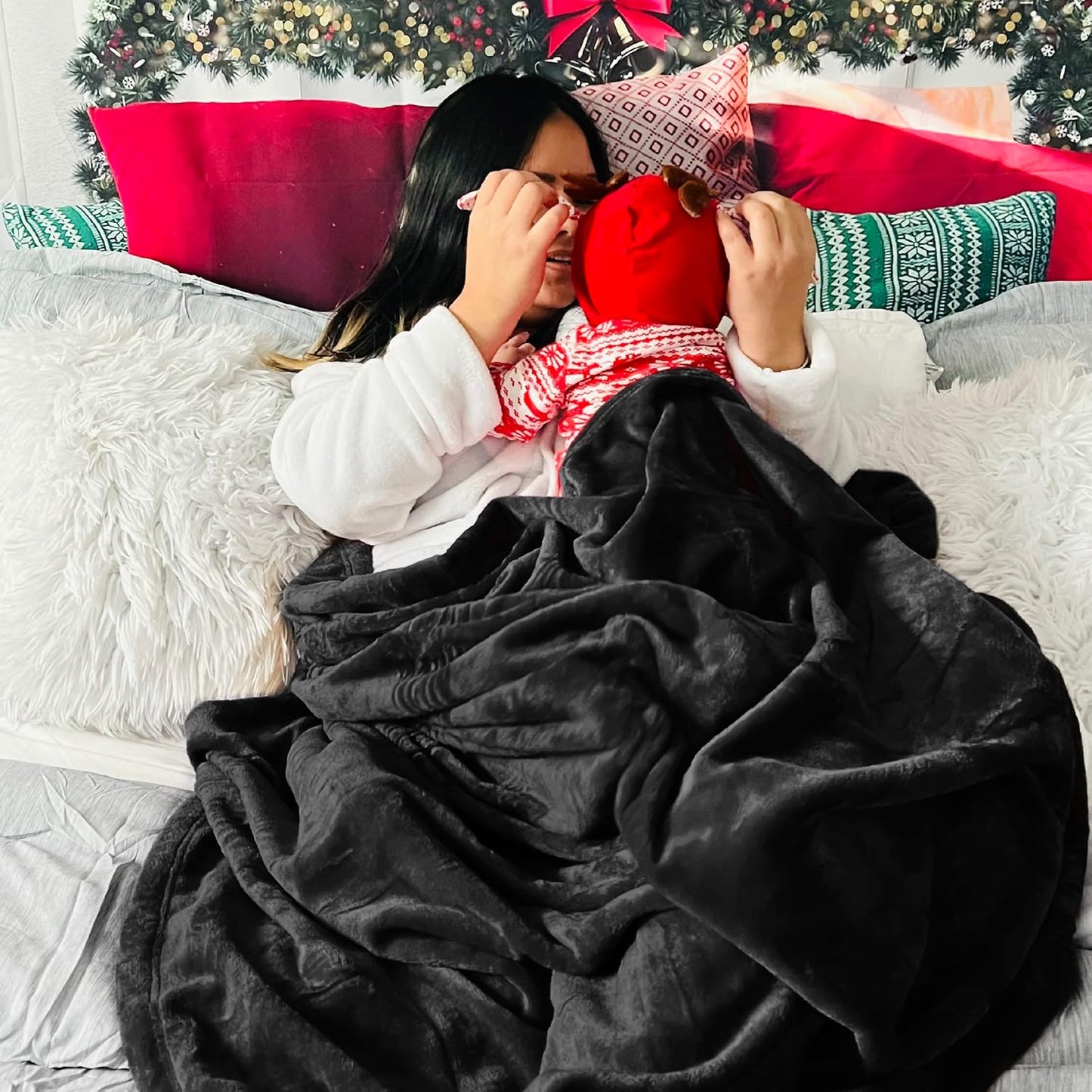 Gentlesoft Fleece Throw Blanket for Couch Black - Lightweight Plush Fuzzy Cozy Soft Halloween Blankets and Throws for Sofa, 50X60 Inches